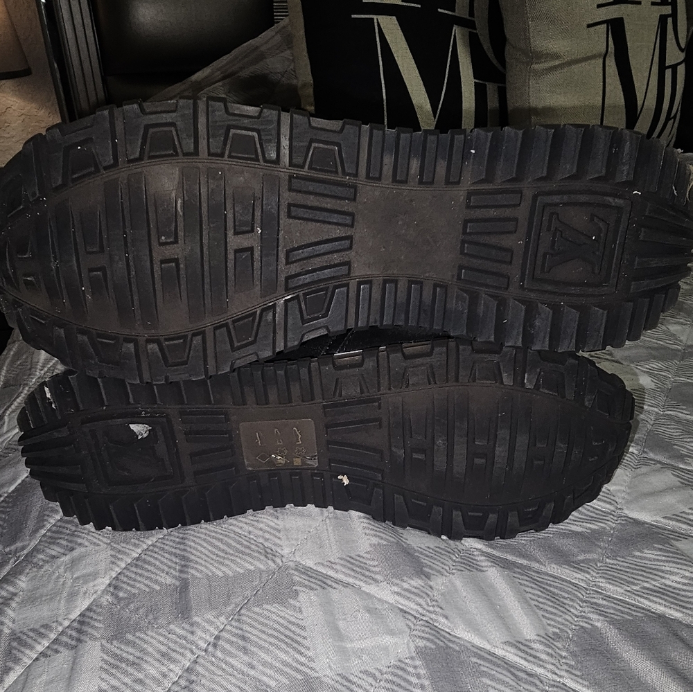 Shoes - Picture 2 of 4